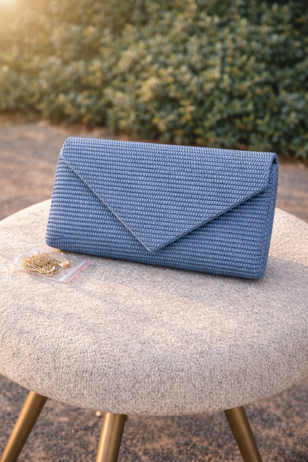 Pochette Bohème Chic Bleue – Sac Paille Élégant avec Chaîne