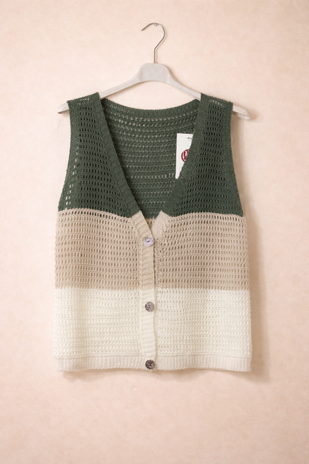 Gilet crochet color block – look chic & tendance été